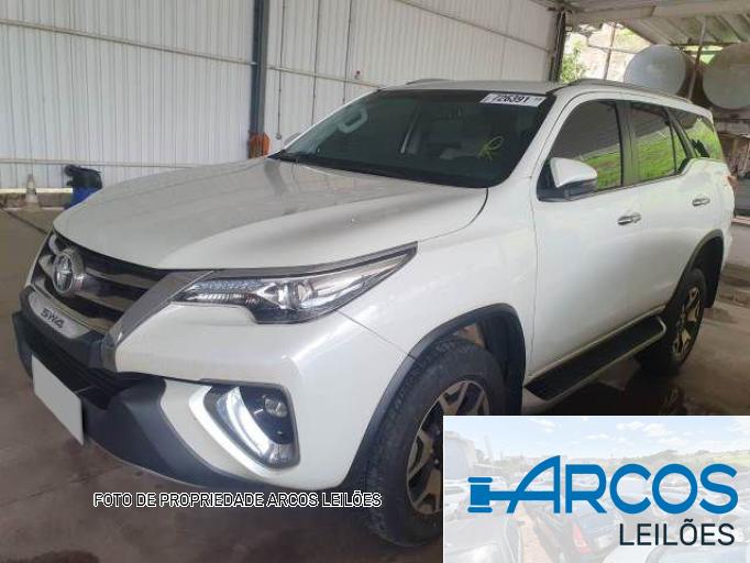 TOYOTA HILUX SW4 19/19