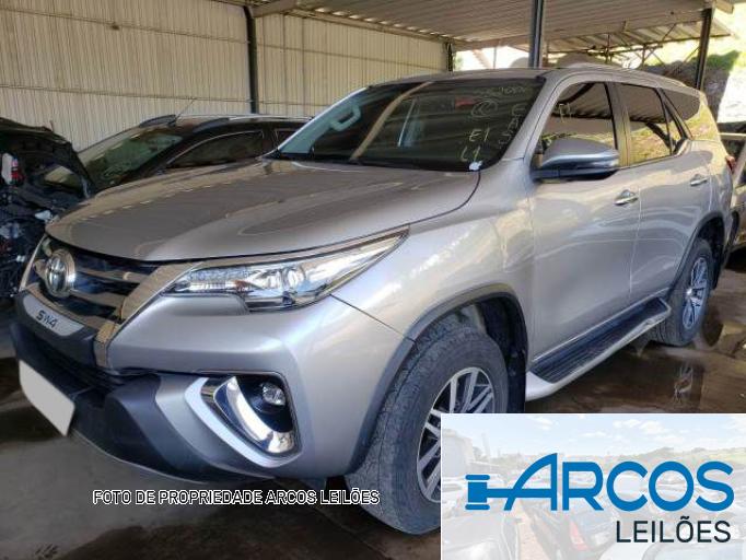 TOYOTA HILUX SW4 17/17 