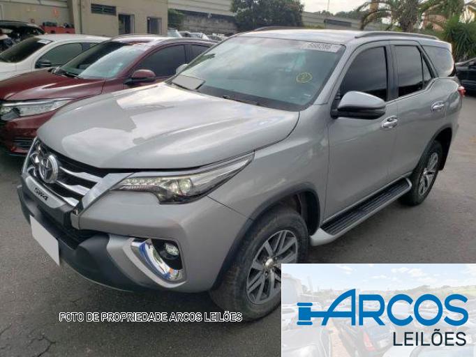 TOYOTA HILUX SW4 19/19