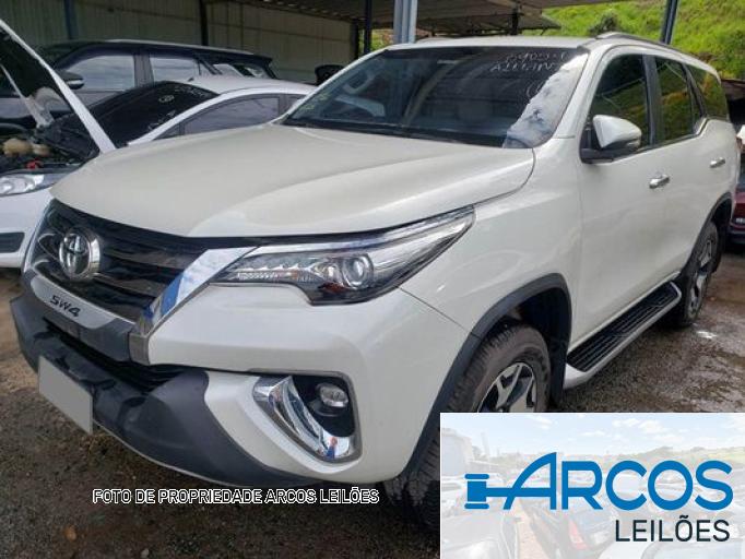 TOYOTA HILUX SW4 19/19